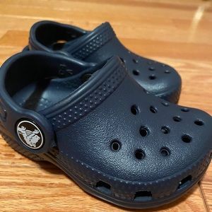 Navy blue crocs size 4